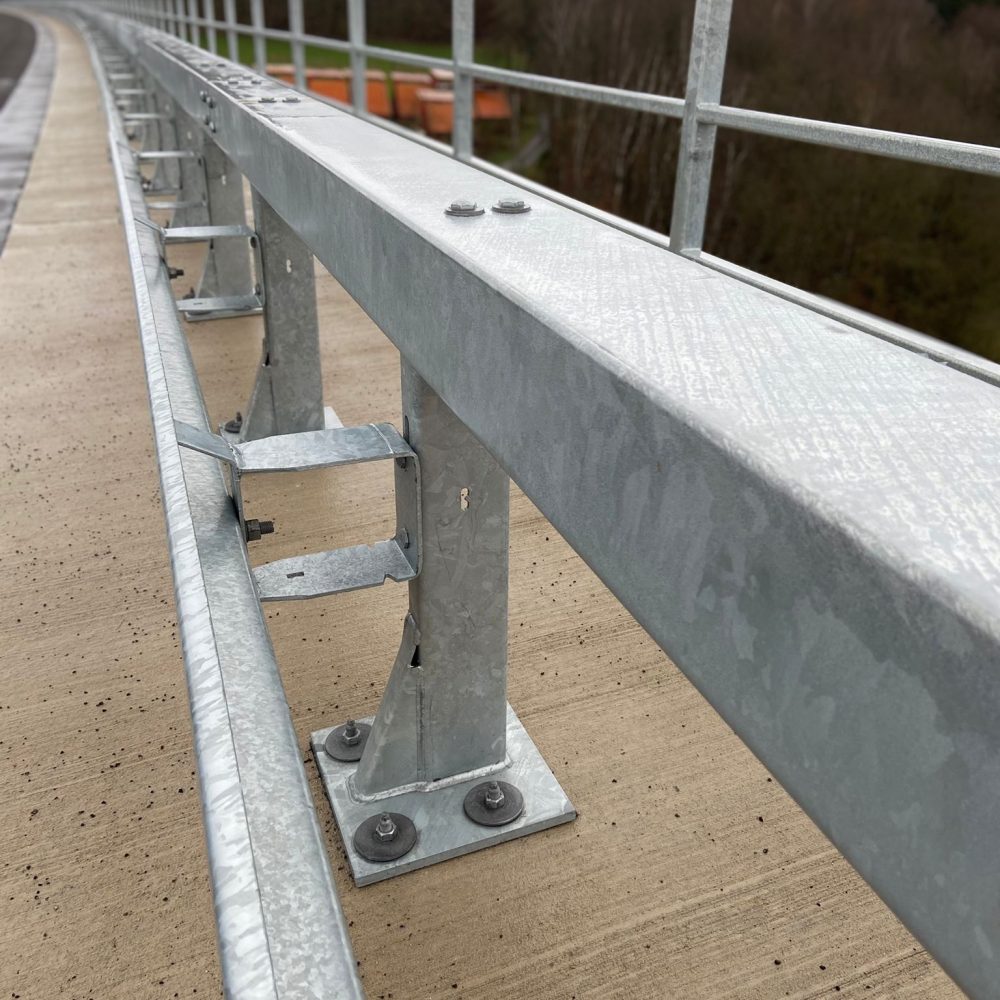 A45 Talbrücke Rälsbach 2017_Herstellung Schutzplanke Bauwerk (2)